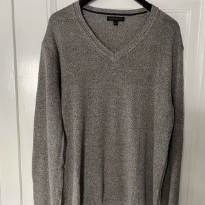 Men’s sweater.